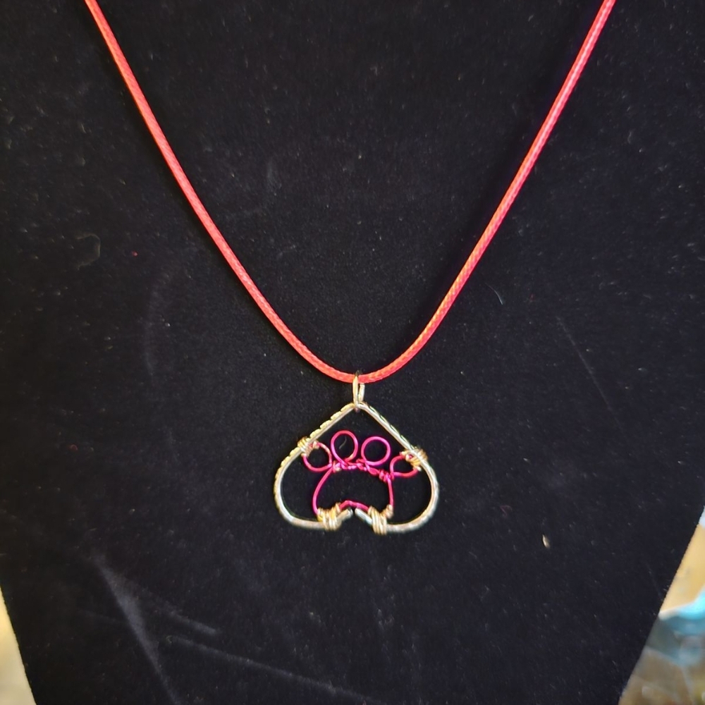 Paw print 🐾 love necklace wire wrapped silver heart pink wire
